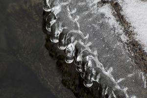 IceFormation_IcicleRiver8997.jpg